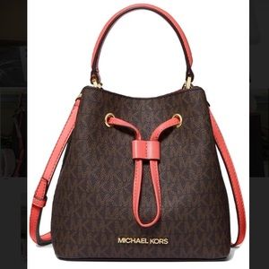 MICHAEL KORS WOMEN MEDIUM BUCKET CROSSBODY BAG